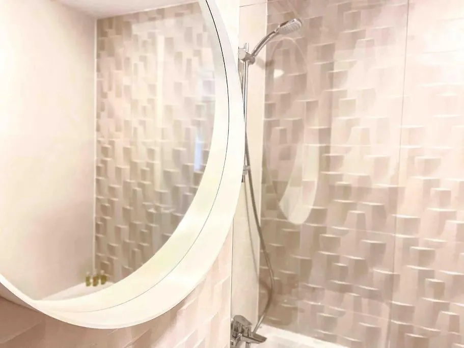 Glamorous 1Br Condo W/Free Parking Bucharest 0*,  Romania
