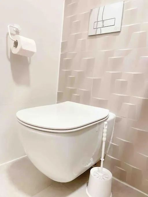 Glamorous 1Br Condo W/Free Parking Bucharest Apartment