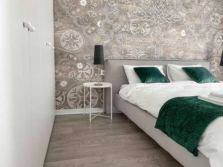 Glamorous 1Br Condo W/Free Parking Bucharest 0*,  Romania