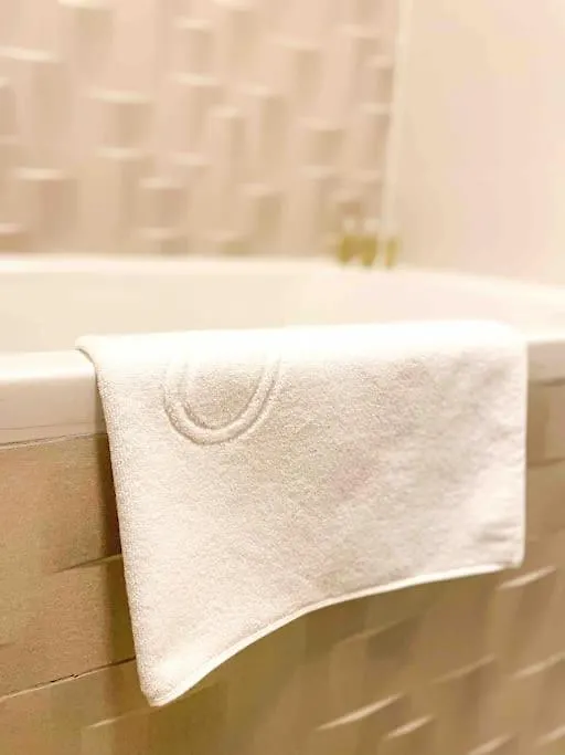 Glamorous 1Br Condo W/Free Parking Bucarest